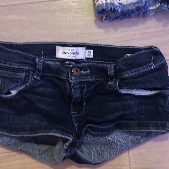 7 Pairs of Jeans - Picture 3 of 8